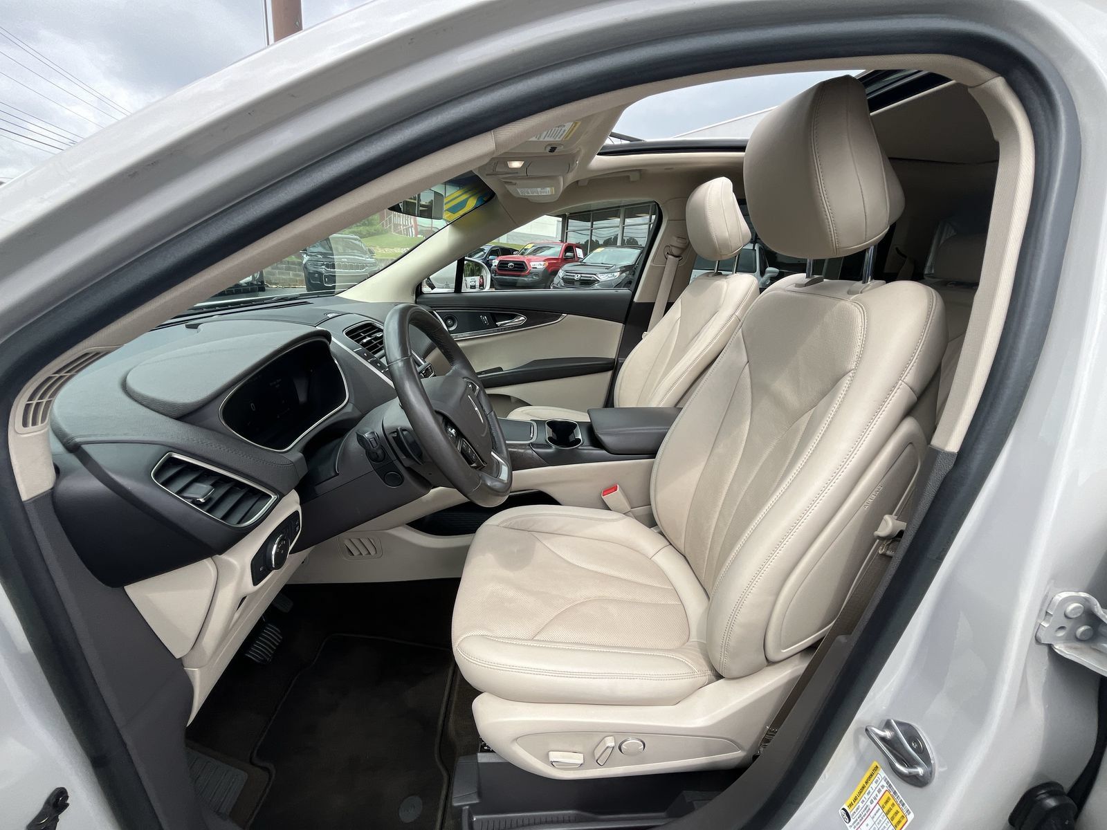 Used 2020 Lincoln Nautilus Reserve AWD/4WD image 14