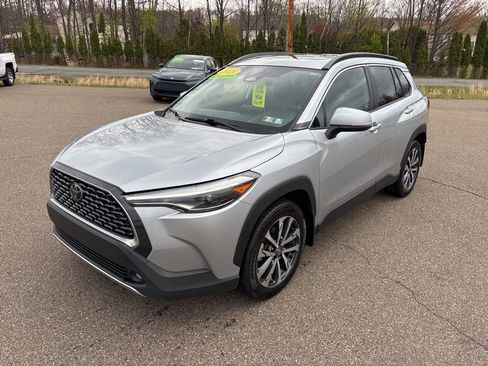 Used 2023 Toyota Corolla Cross XLE w/ Convenience Package AWD/4WD image 2