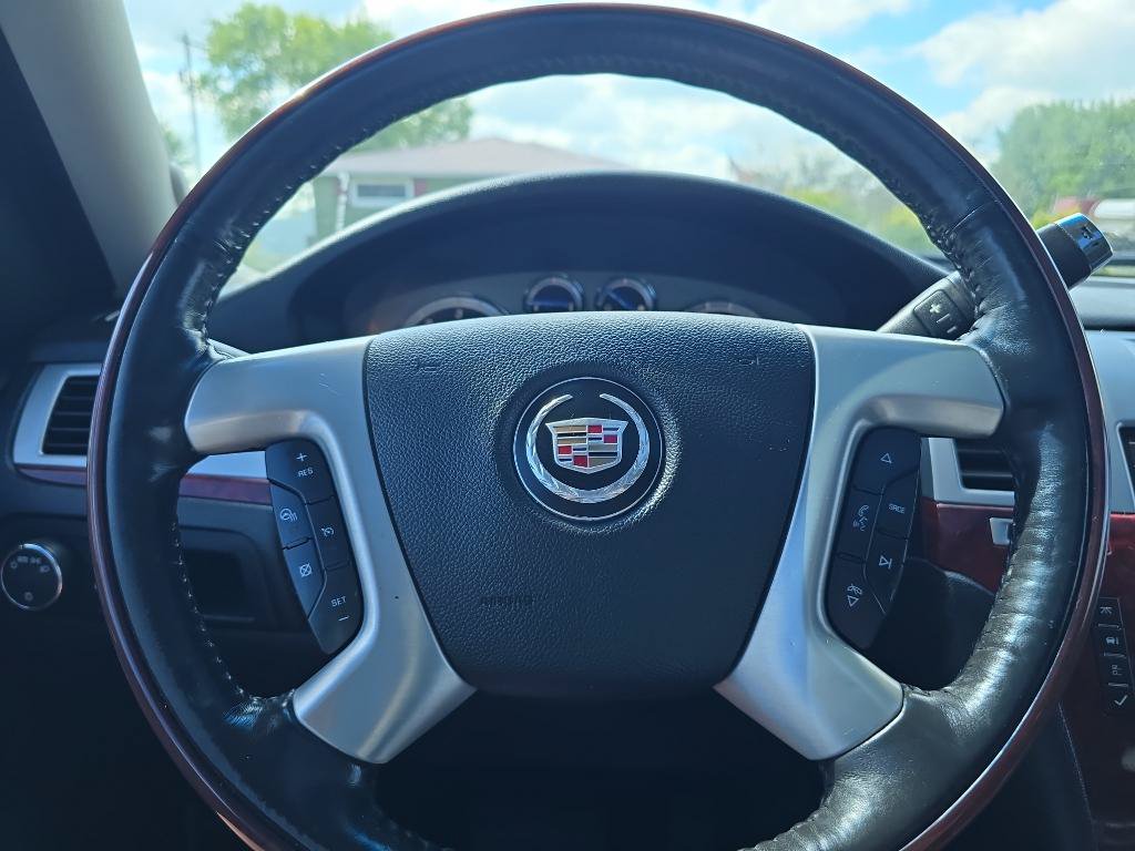 Used 2012 Cadillac Escalade ESV Luxury AWD/4WD image 22