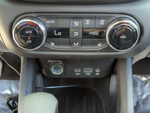 Used 2023 Chevrolet TrailBlazer LT w/ Convenience Package FWD image 17
