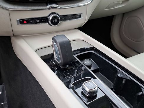 Used 2023 Volvo XC60 B5 Plus w/ Climate Package image 12