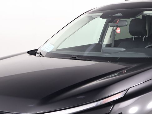 Used 2025 Nissan Pathfinder SV image 12