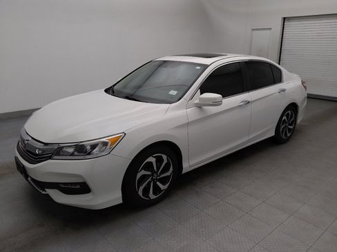 Used 2017 Honda Accord EX image 2