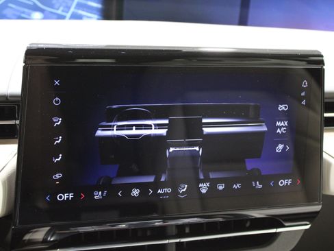 Used 2025 Lincoln Nautilus Reserve AWD/4WD image 14