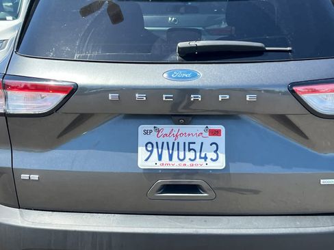 Used 2020 Ford Escape SE image 19