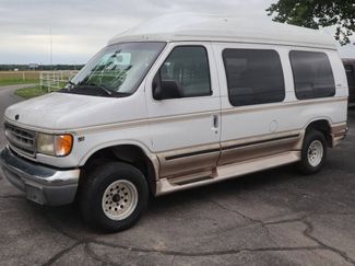 Used 1999 Ford E-150 and Econoline 150 image 1