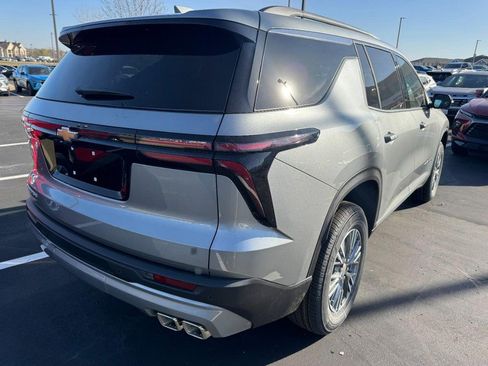New 2026 Chevrolet Traverse LT image 3
