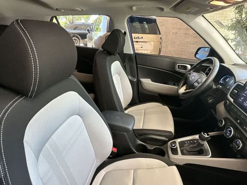 Used 2023 Hyundai Venue SEL FWD image 28