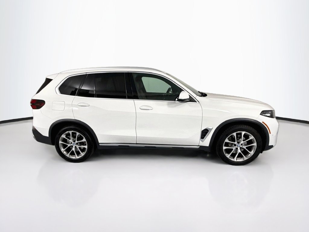 Used 2024 BMW X5 xDrive40i w/ Parking Assistance Package AWD/4WD image 4