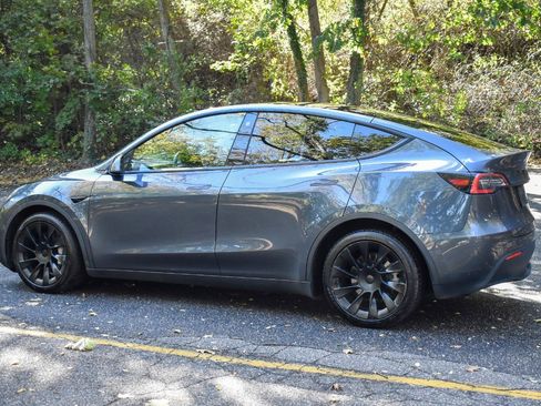 Used 2021 Tesla Model Y Long Range image 5