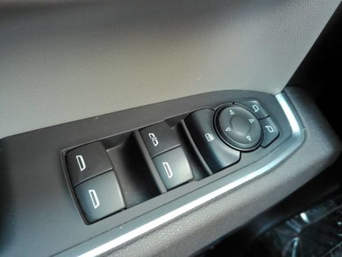 Used 2025 Chevrolet Silverado 1500 LT RWD image 32