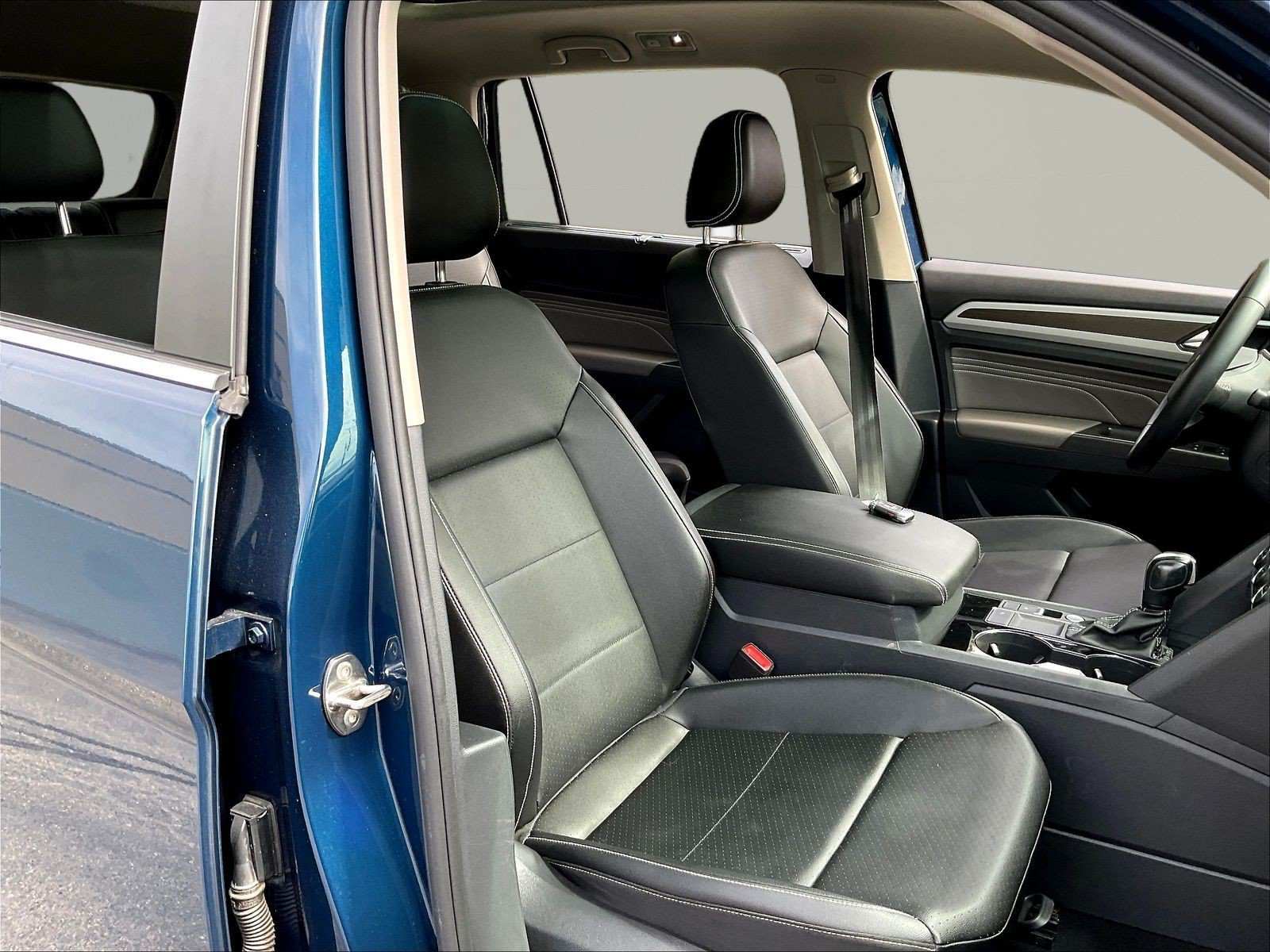 Used 2023 Volkswagen Atlas SE w/ Panoramic Sunroof Package FWD image 30