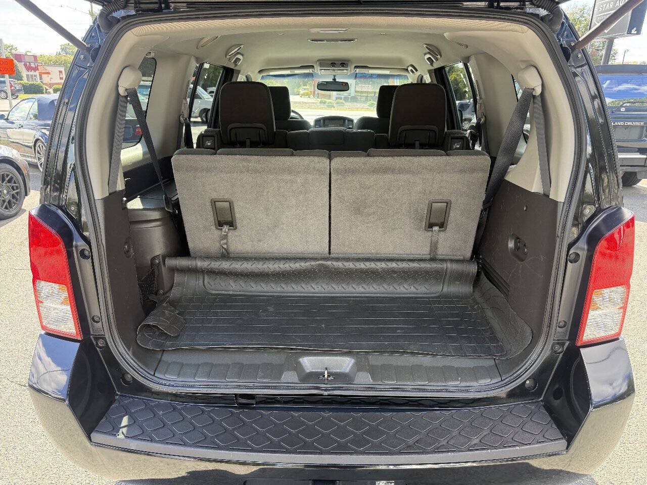 Used 2012 Nissan Pathfinder SV AWD/4WD image 13