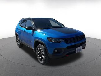 Used 2025 Jeep Compass Trailhawk video 2