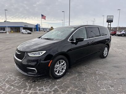 Used 2024 Chrysler Pacifica Touring-L