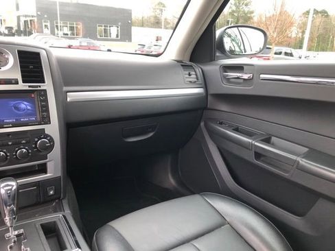 Used 2010 Chrysler 300 Touring image 35
