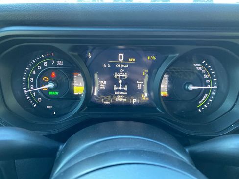 Used 2024 Jeep Wrangler Willys image 12