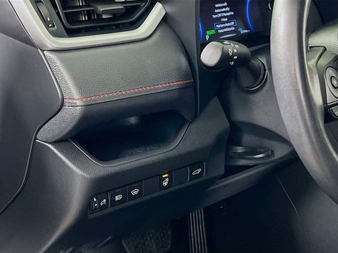 Used 2023 Toyota RAV4 SE image 10