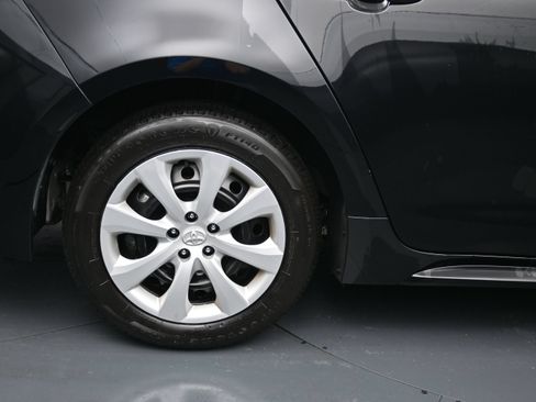 Used 2026 Toyota Corolla LE FWD image 9