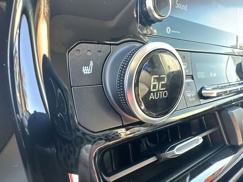 Used 2021 Toyota Highlander XLE image 38