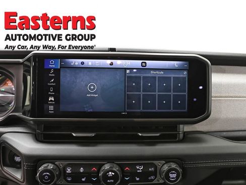 Used 2025 Jeep Wrangler Unlimited Sahara AWD/4WD image 12