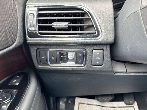 Used 2023 Lincoln Navigator Reserve AWD/4WD image 18