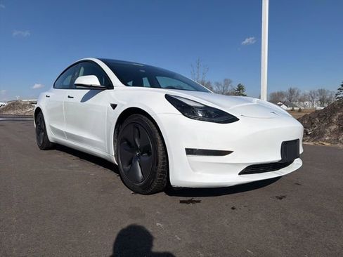 Used 2023 Tesla Model 3 Standard Range image 1