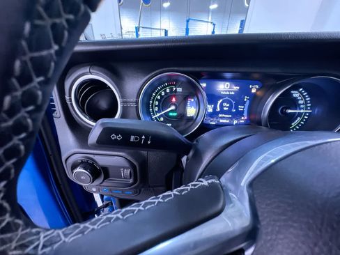 Used 2023 Jeep Wrangler Sahara w/ Cold Weather Group image 18