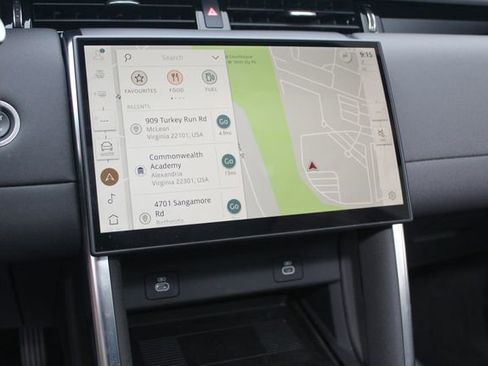 Used 2025 Land Rover Discovery Sport S image 17