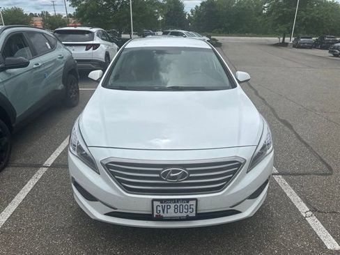 Used 2016 Hyundai Sonata SE w/ Cargo Package FWD image 2