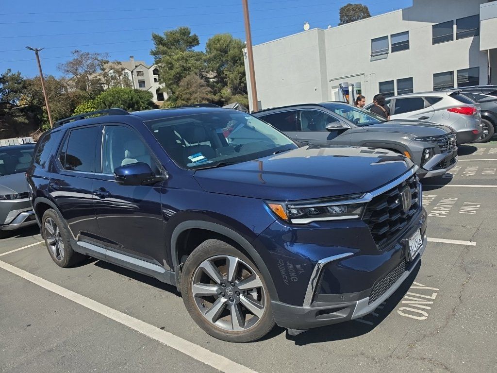 Used 2024 Honda Pilot Elite image 3