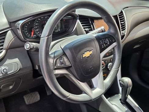 Certified 2022 Chevrolet Trax LT w/ LT Convenience Package FWD image 18