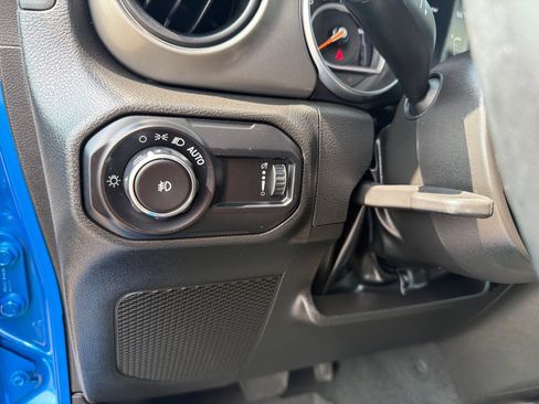 Used 2023 Jeep Wrangler Unlimited Sport AWD/4WD image 21