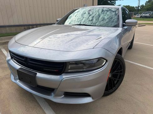Used 2016 Dodge Charger SXT RWD image 1