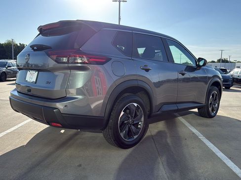 Used 2024 Nissan Rogue SV FWD image 6