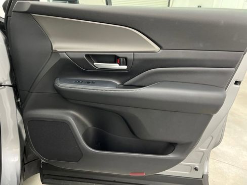 Used 2025 Toyota Grand Highlander AWD image 27