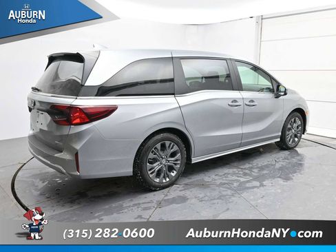 New 2026 Honda Odyssey Touring image 13