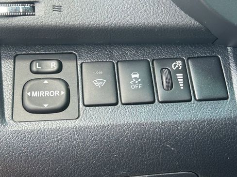 Used 2012 Toyota Highlander 4WD Hybrid w/ Leather Pkg image 25