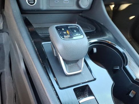 Used 2023 Nissan Rogue SV image 10