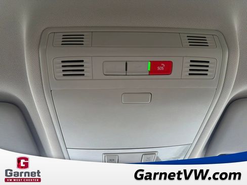 Certified 2025 Volkswagen Taos SE image 31