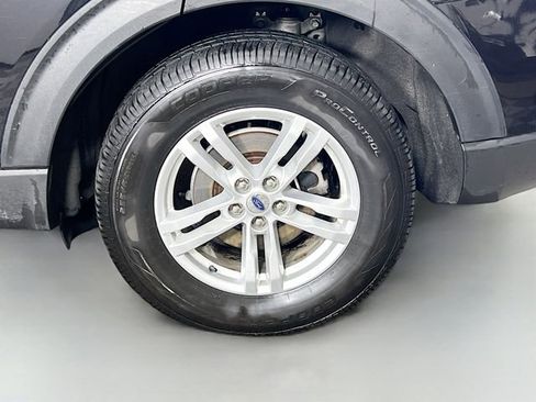 Used 2020 Ford Explorer XLT w/ Equipment Group 202A image 8