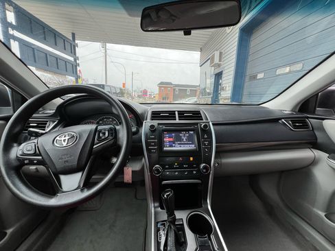Used 2015 Toyota Camry LE image 10