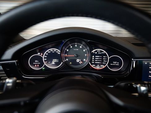 Certified 2023 Porsche Panamera image 15