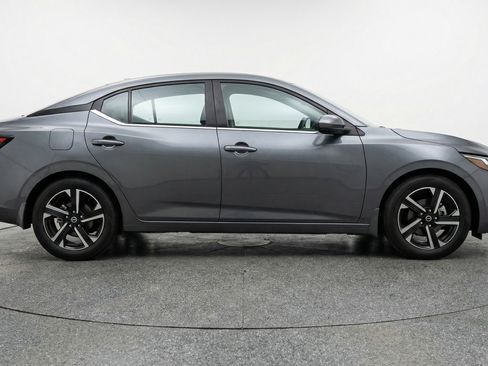 Used 2025 Nissan Sentra SV FWD image 11