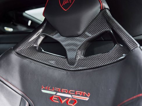 Used 2020 Lamborghini Huracan EVO image 44