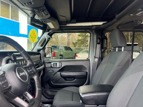 Used 2022 Jeep Wrangler Unlimited Sport image 12