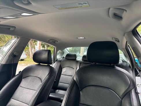 Used 2019 Kia Cadenza Premium image 15