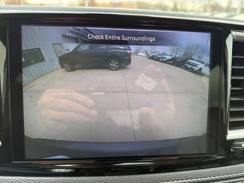 Used 2023 Chrysler Pacifica Touring-L AWD/4WD image 19