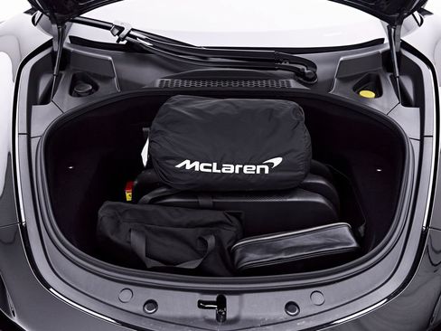 Used 2026 McLaren Artura RWD image 32