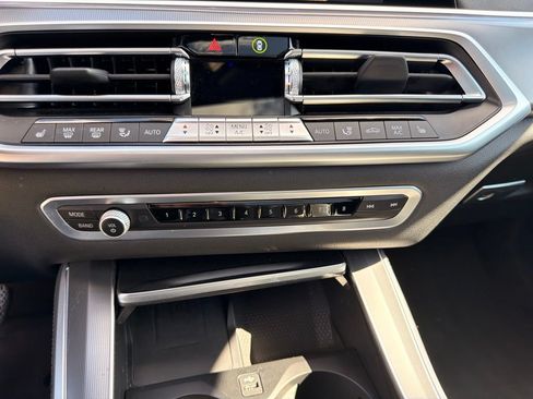Used 2022 BMW X5 xDrive40i w/ Premium Package AWD/4WD image 24